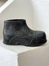 Load image into Gallery viewer, VULCANIZED PATINA LOW BOOT (BLACK-ON-BLACK)