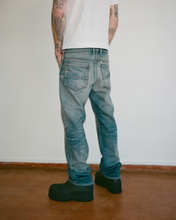 Load image into Gallery viewer, WASHED STRAIGHT JEANS (BLUE)