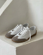 Load image into Gallery viewer, DESERT SNEAKER (WHITE)
