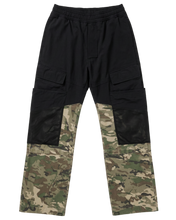 Load image into Gallery viewer, PATCH CARGO CAMO SWEATPANTS (BLACK-CAMO)
